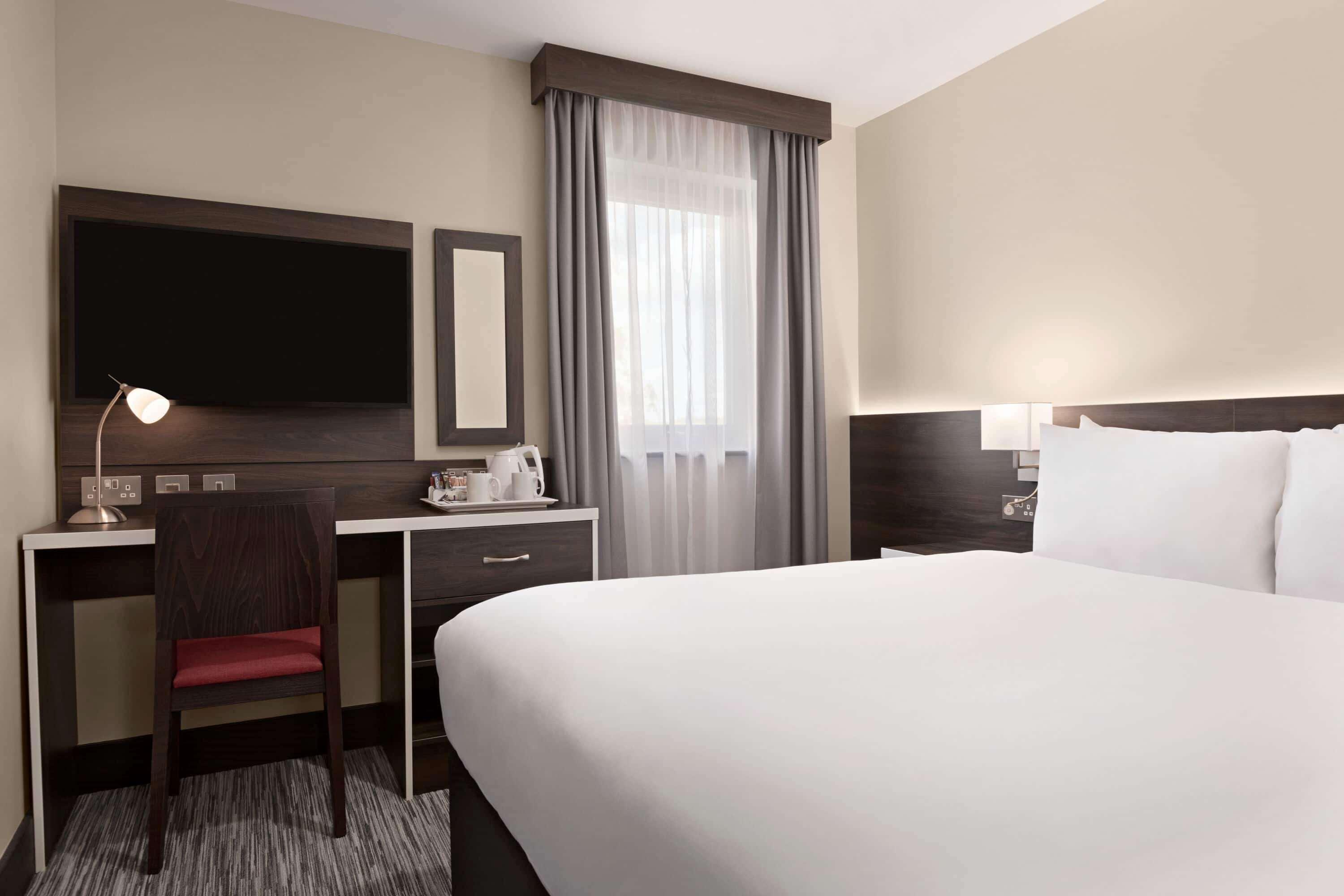 Ramada By Wyndham Cobham Hotell Cobham  Exteriör bild