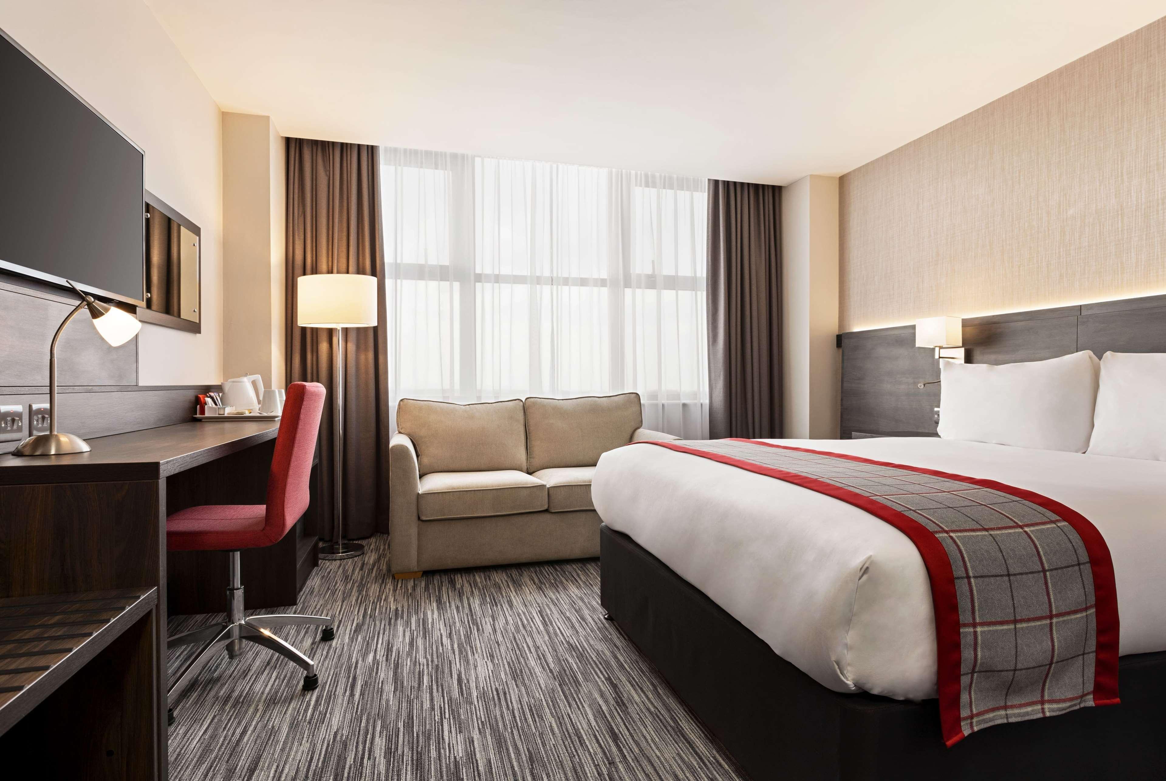 Ramada By Wyndham Cobham Hotell Cobham  Exteriör bild