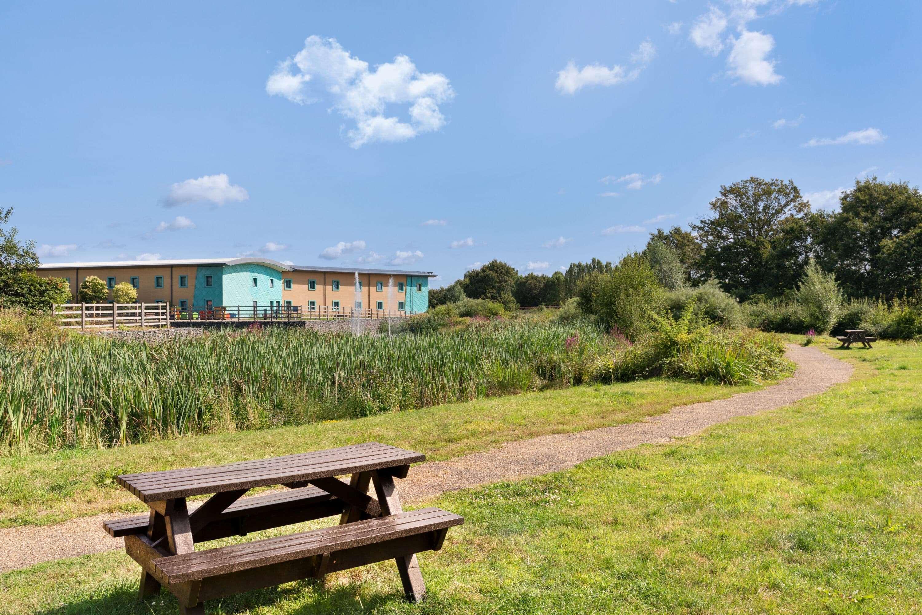 Ramada By Wyndham Cobham Hotell Cobham  Exteriör bild