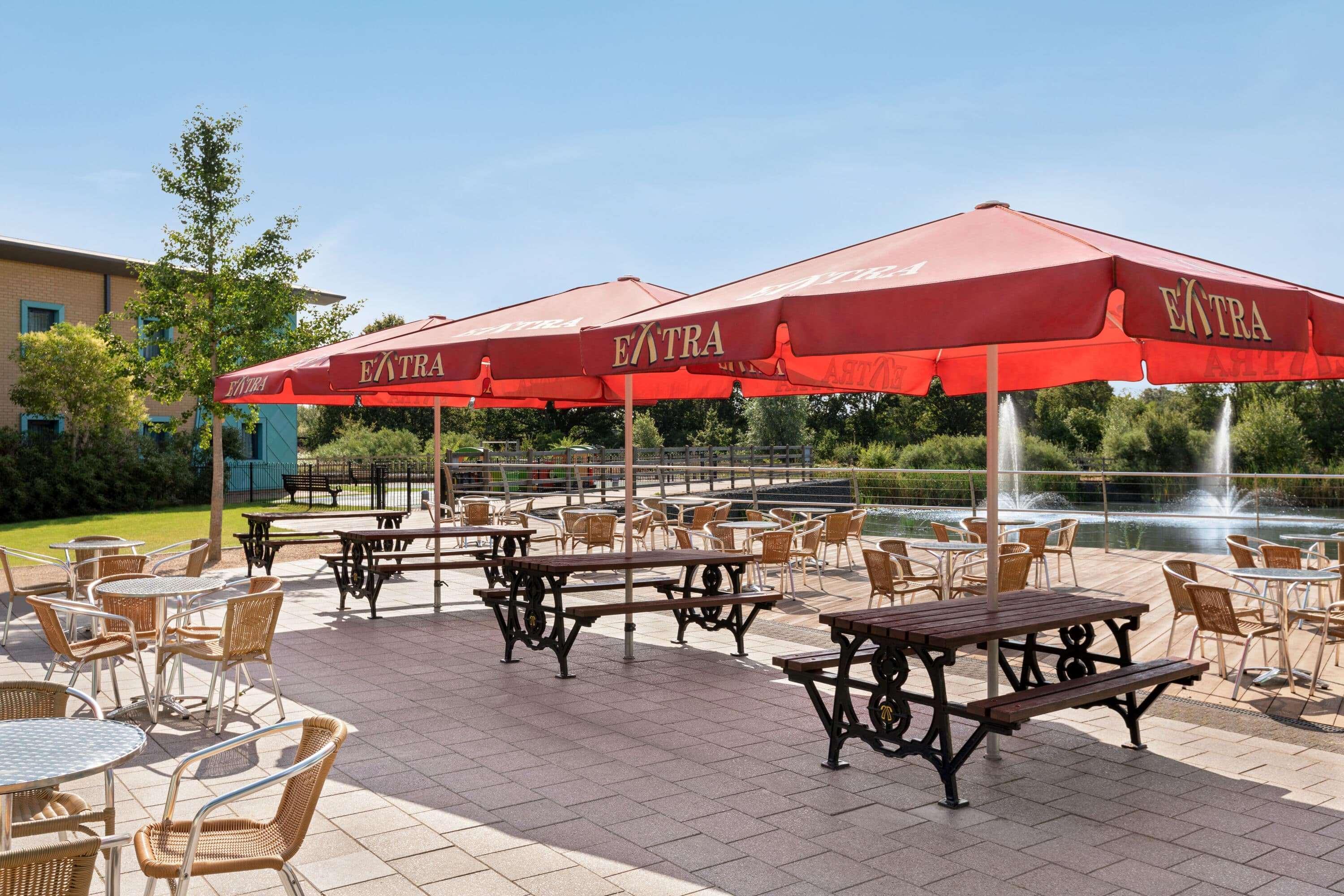Ramada By Wyndham Cobham Hotell Cobham  Exteriör bild