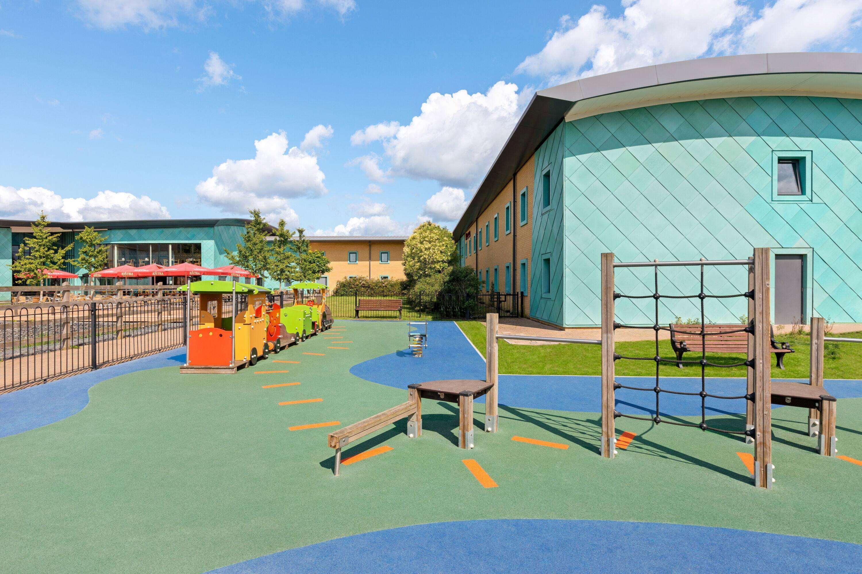 Ramada By Wyndham Cobham Hotell Cobham  Exteriör bild