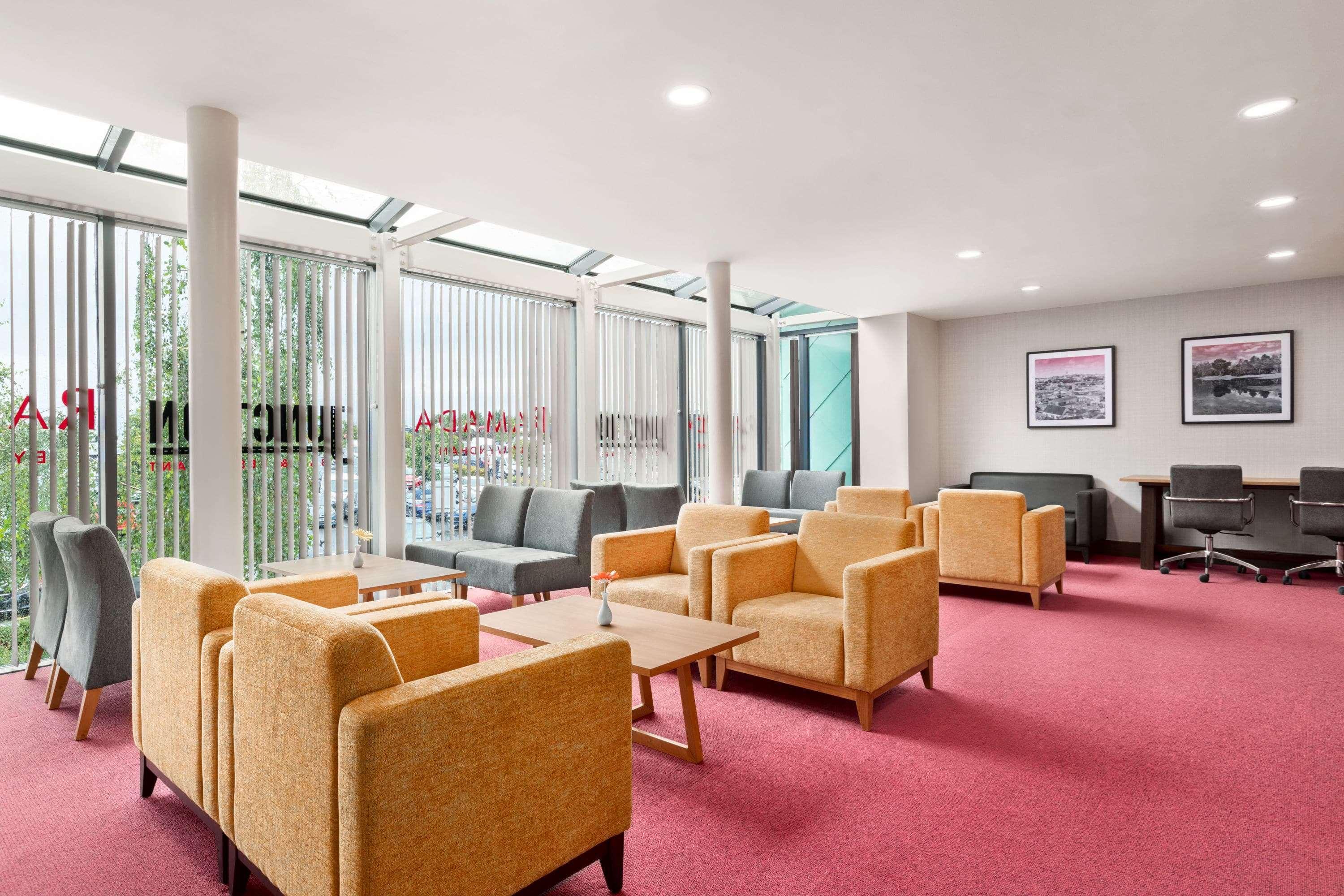 Ramada By Wyndham Cobham Hotell Cobham  Exteriör bild