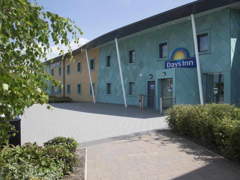 Ramada By Wyndham Cobham Hotell Cobham  Exteriör bild