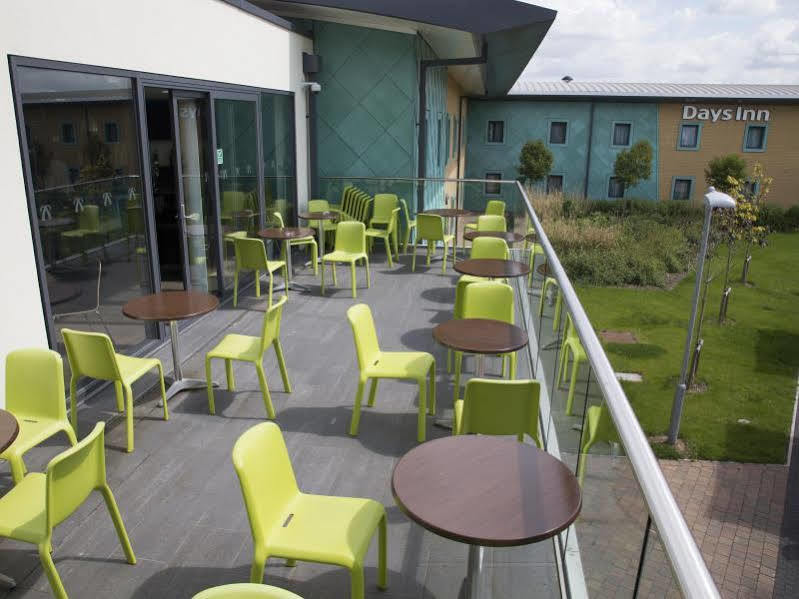 Ramada By Wyndham Cobham Hotell Cobham  Exteriör bild